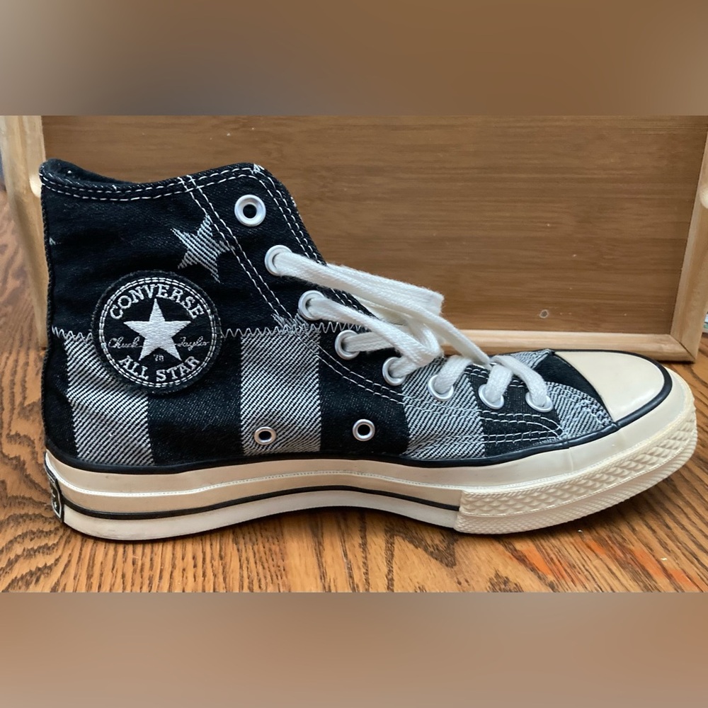💫🏀💫Converse Black and Gray Striped with Stars High-Tops - Picture 10 of 11